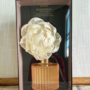 Victoria's Secret Bombshell Seduction Faux Floral Diffuser - Cream and Gold
